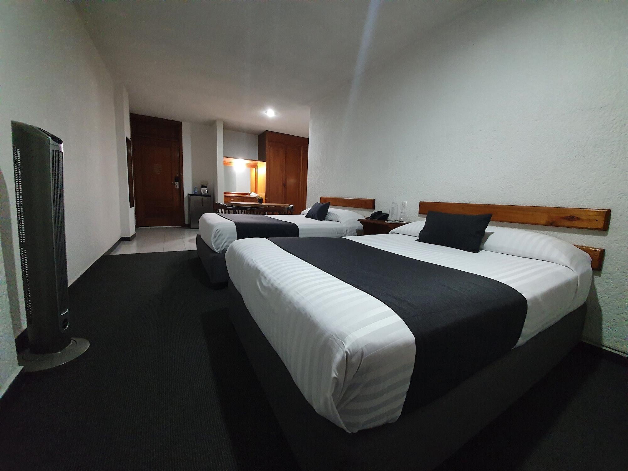 Estanza Hotel & Suites Morelia Exterior photo