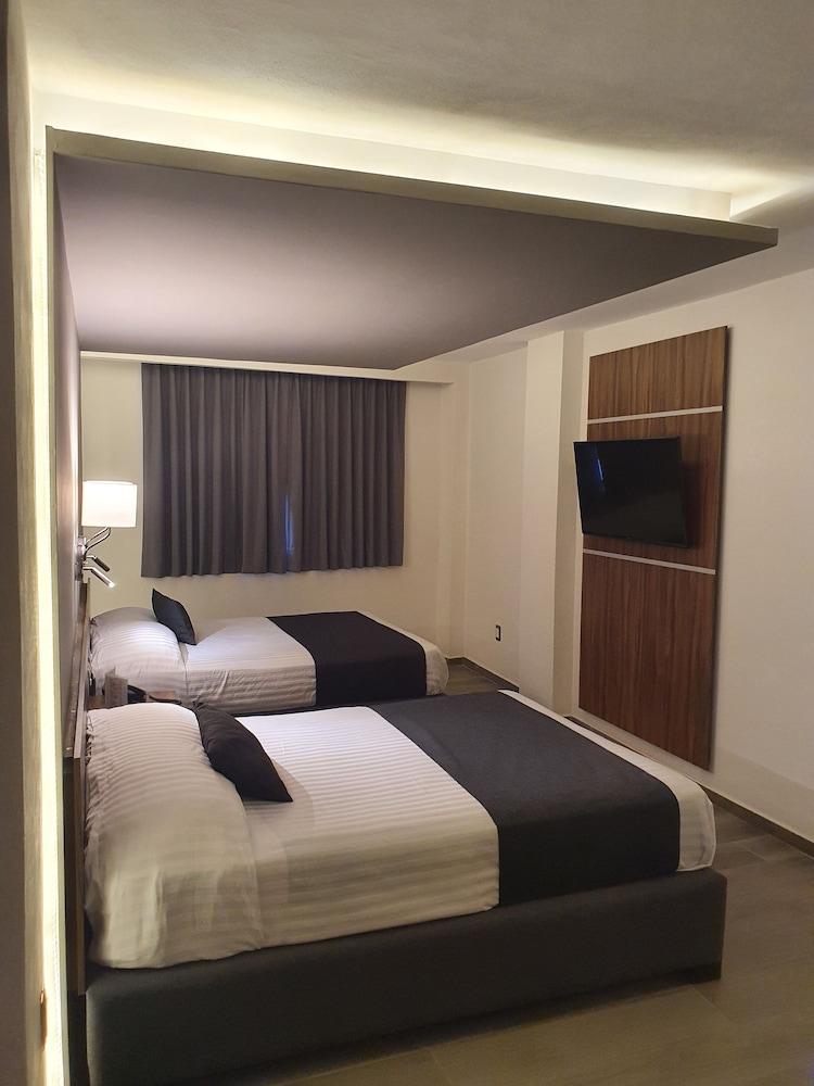 Estanza Hotel & Suites Morelia Exterior photo